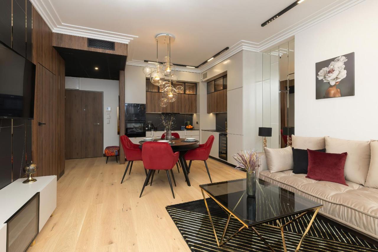 Butas Kasprzaka With Ac & Parking By Renters Prestige Warsaw