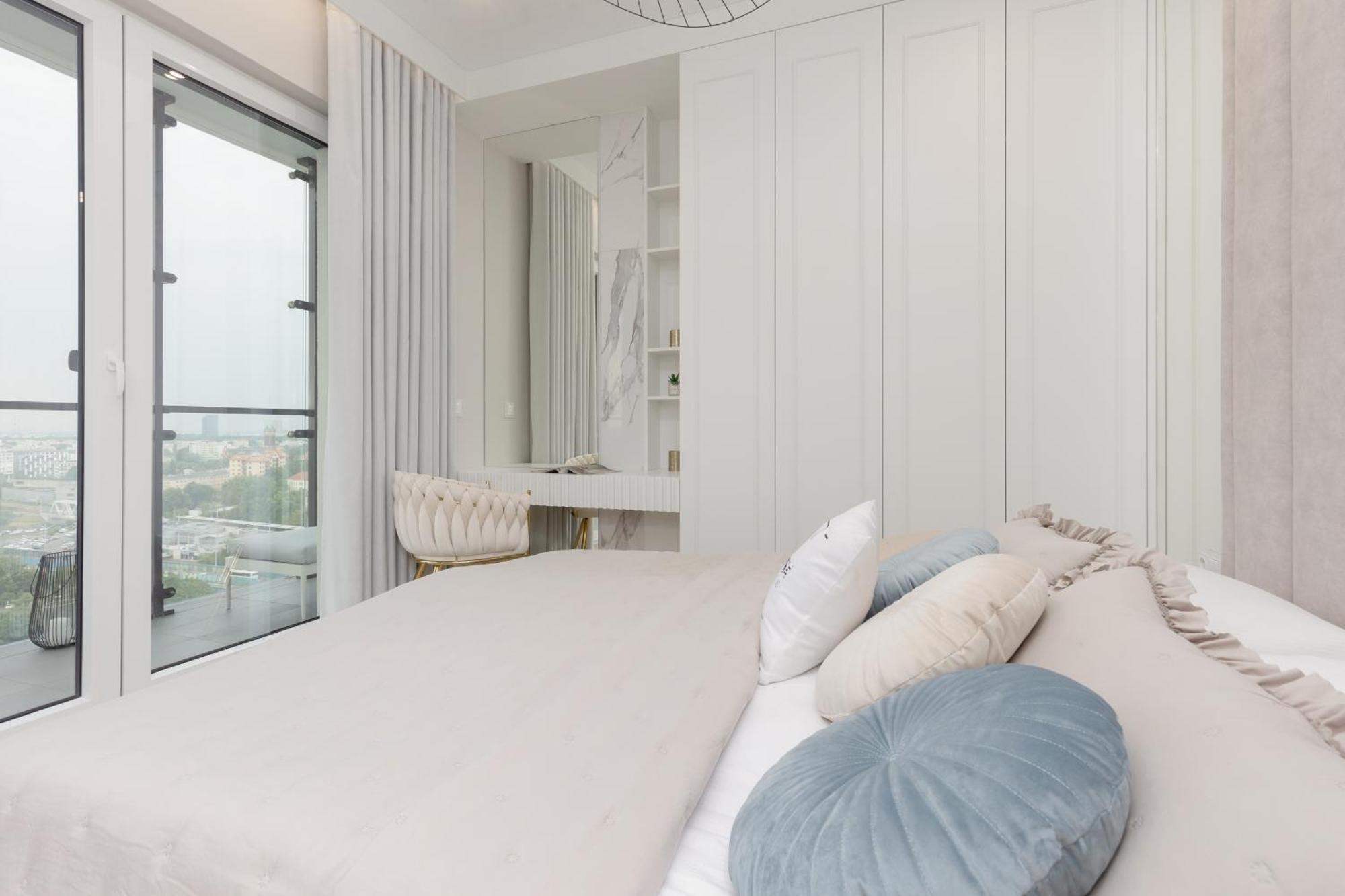 Kasprzaka With Ac & Parking By Renters Prestige Butas